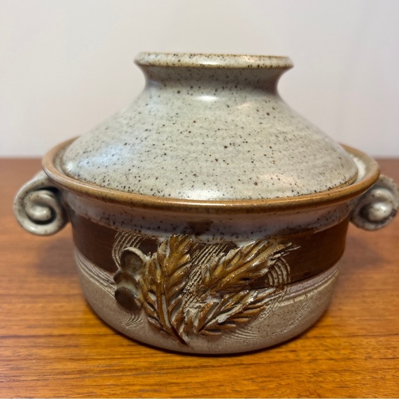 Beaver Flats Pottery Rocky Mountains, Alberta Canada Casserole Dish - Picture 6 of 10